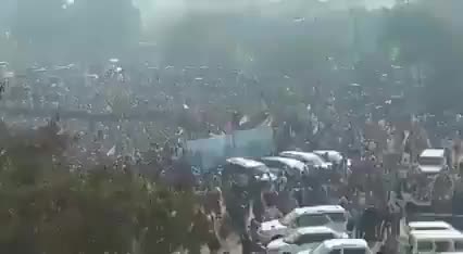 המשטרה בדיוק ניסתה לנקות את העיר גזיפור מהמפגינים, כאשר עשרות אלפי אנשים התכנ...