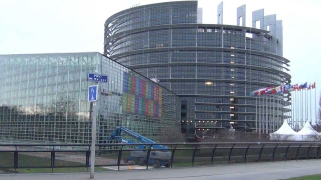 Octogon orders European Parliament and HR; Homeless Europeans live under the next Bridge
