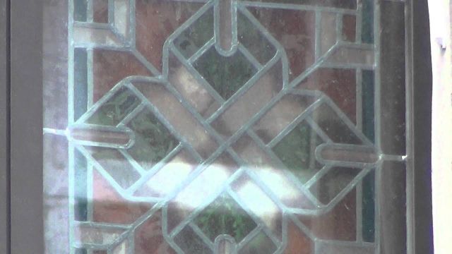 Why Nazi Swastika on Jewish House? Beth Habad, Chabad, Loubawitch & Haya Mouchka