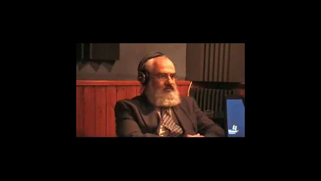 סרטון של הרב עשור מראיין ברדיו קול ברמה את הרב ארנברג בנושאי שלום בית וזוגיות